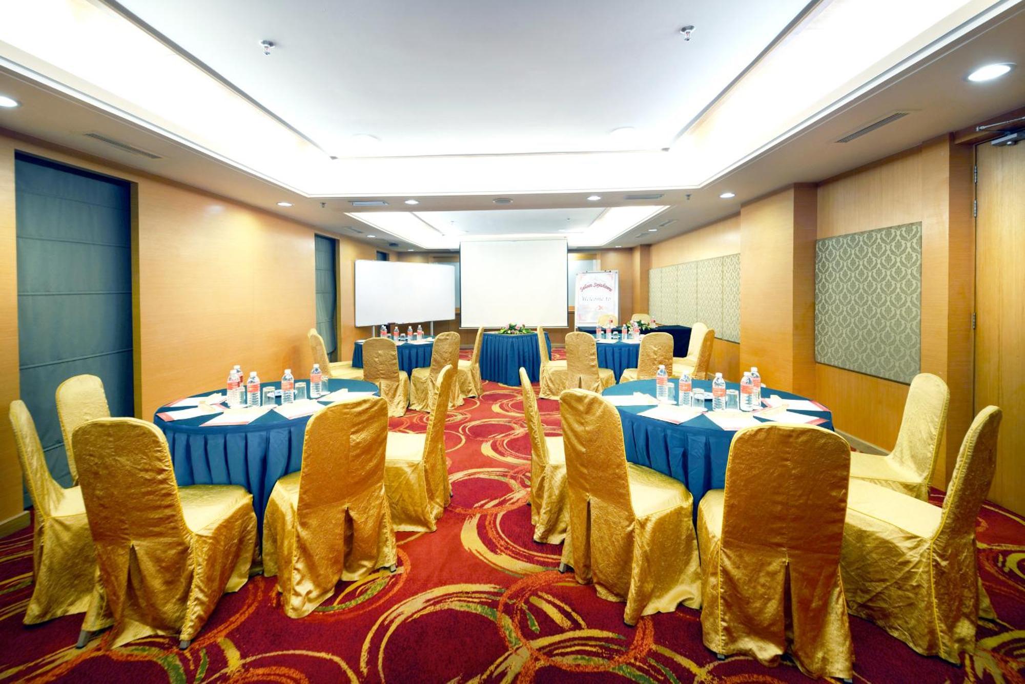 Отель Grand Lexis Порт-Диксон Экстерьер фото Meeting room