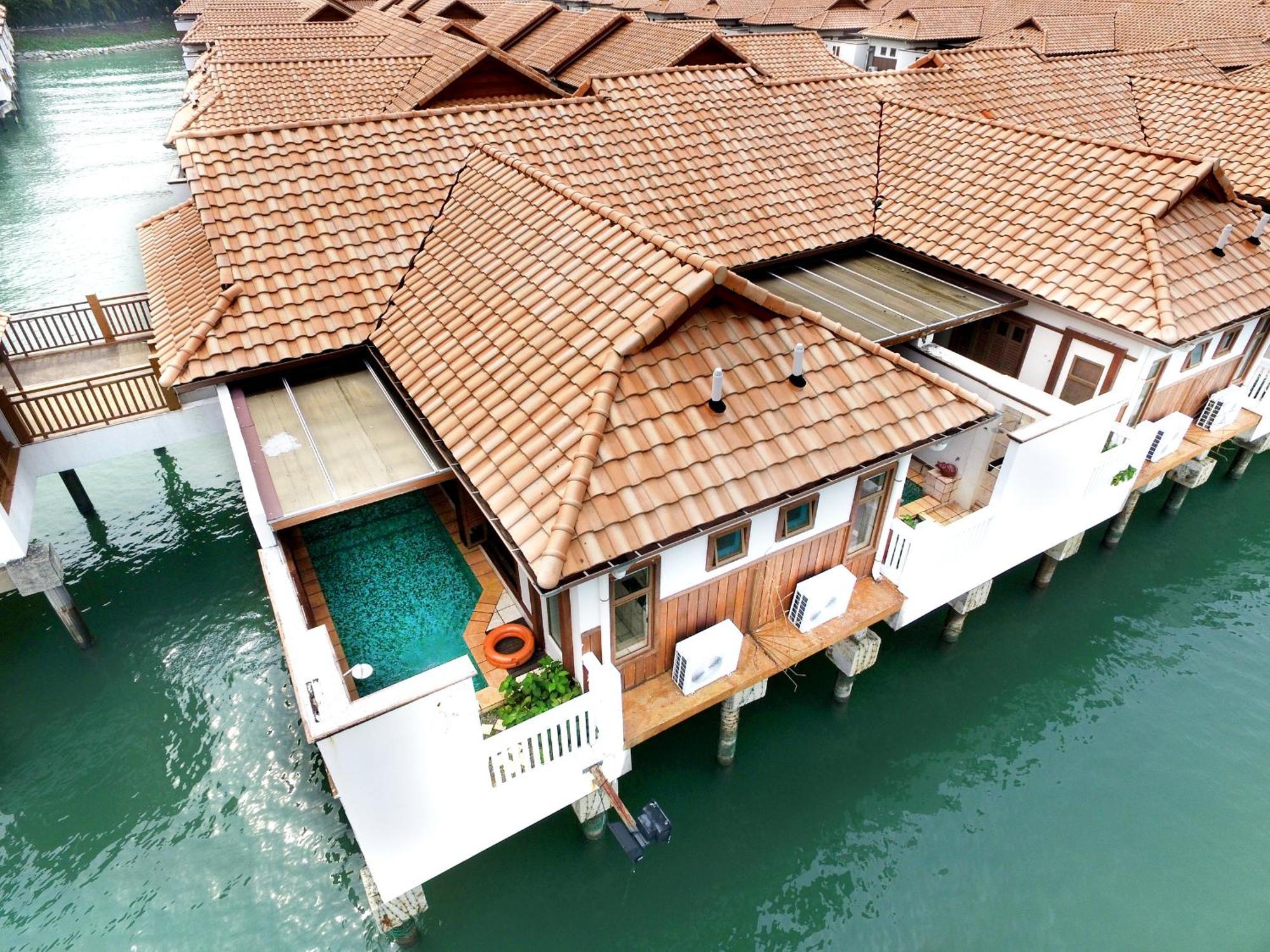 Отель Grand Lexis Порт-Диксон Экстерьер фото Overwater villas