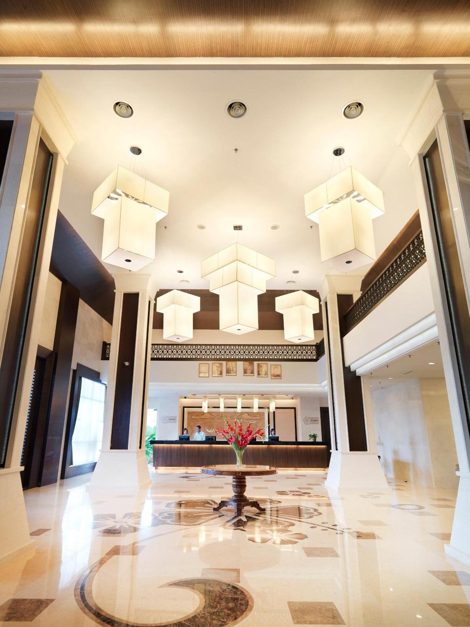 Отель Grand Lexis Порт-Диксон Экстерьер фото Lobby
