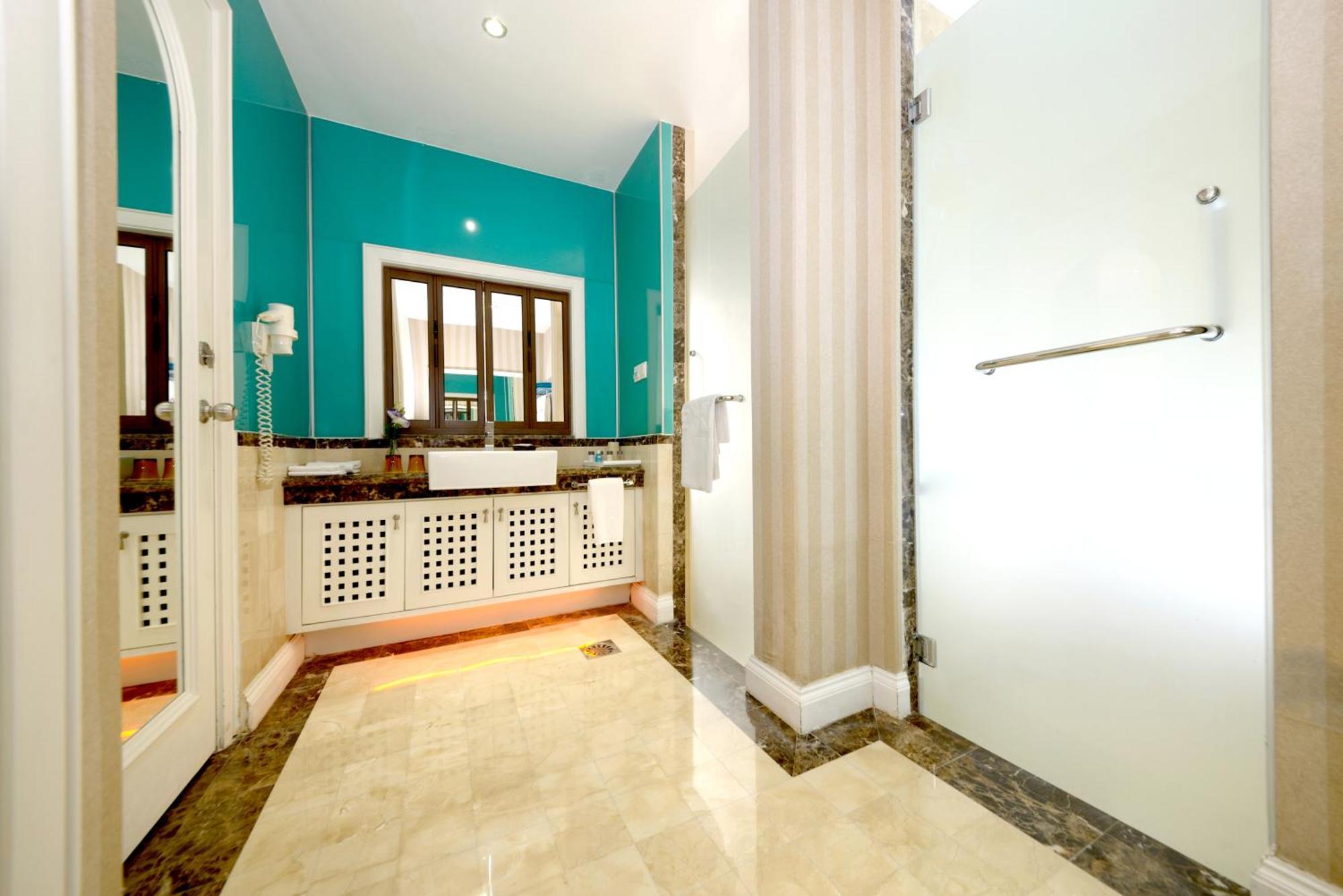 Отель Grand Lexis Порт-Диксон Экстерьер фото Bathroom